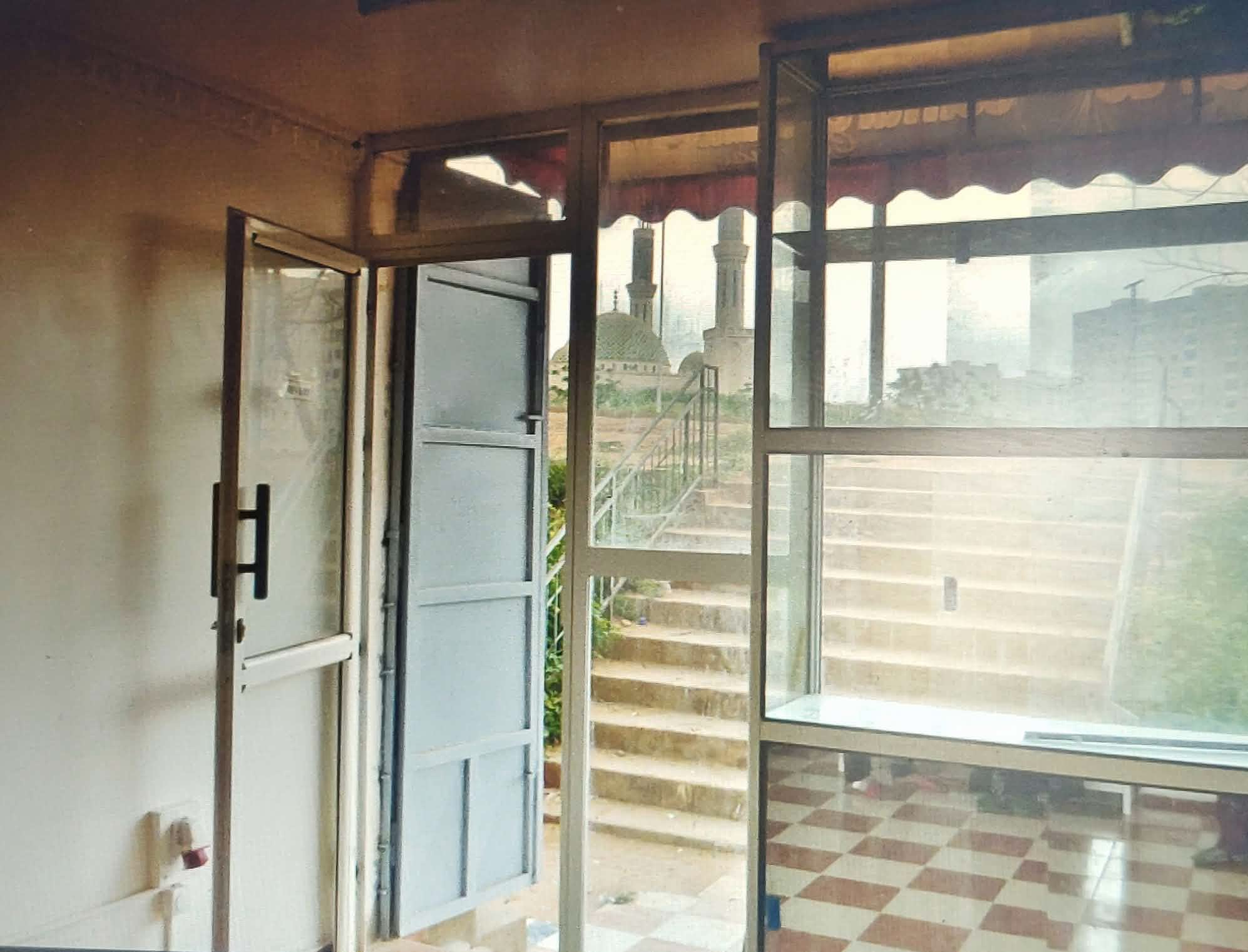 Oran Bir El Djir Vente Surfaces Local 18m2 el yasmine